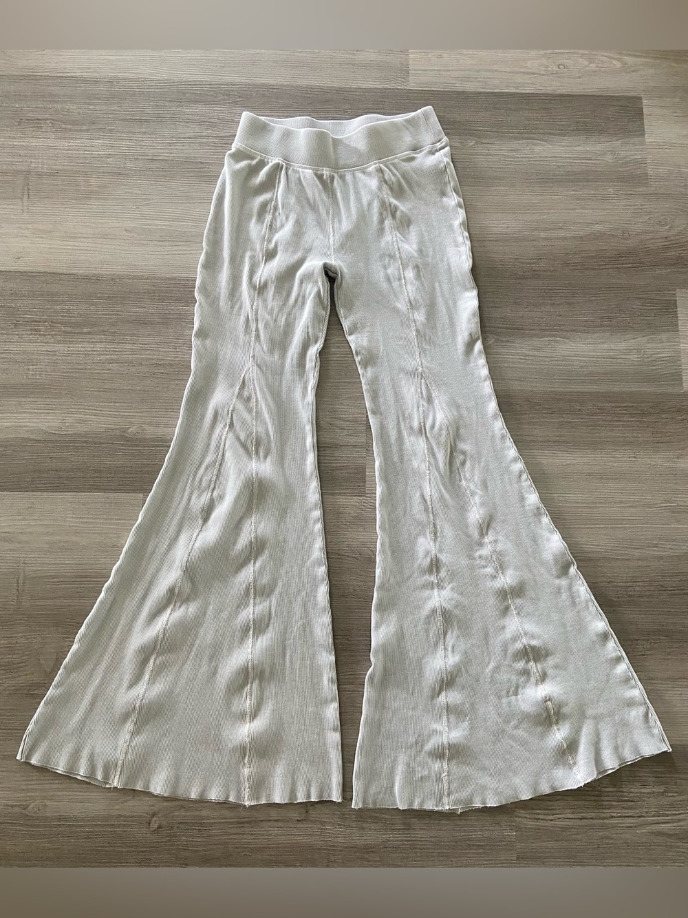 Lavish Retail+Co White/Gray High-Rise Ribbed Paneled Super Flare Leggings Size M